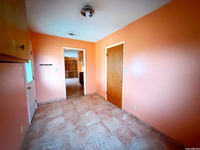 607 N Bowie, Fredericksburg, TX 78624