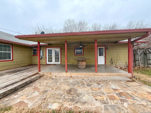 607 N Bowie, Fredericksburg, TX 78624