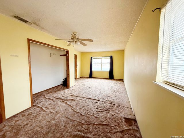 607 N Bowie, Fredericksburg, TX 78624