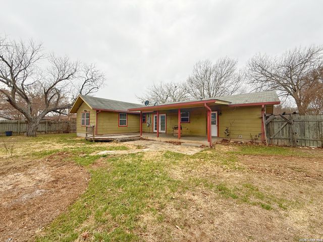 607 N Bowie, Fredericksburg, TX 78624