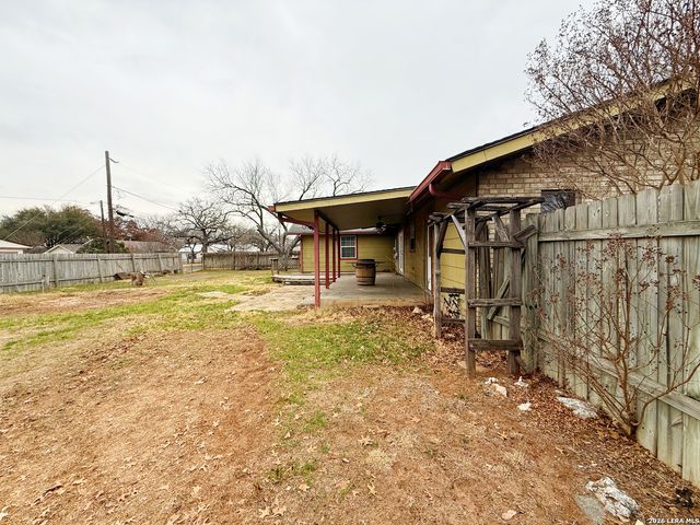 607 N Bowie, Fredericksburg, TX 78624