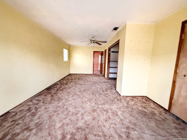 607 N Bowie, Fredericksburg, TX 78624