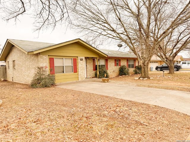 607 N Bowie, Fredericksburg, TX 78624