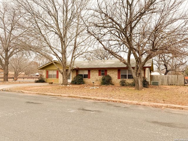 607 N Bowie, Fredericksburg, TX 78624