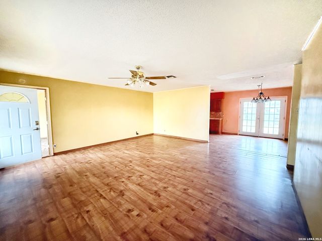 607 N Bowie, Fredericksburg, TX 78624