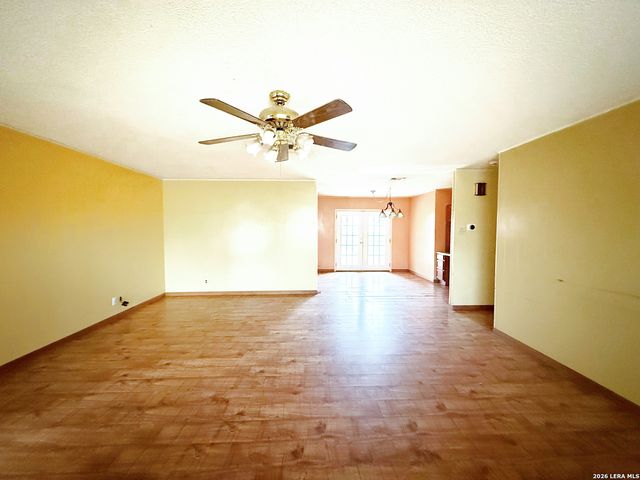 607 N Bowie, Fredericksburg, TX 78624