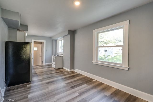 1886 Hillside Terrace, Akron, OH 44305