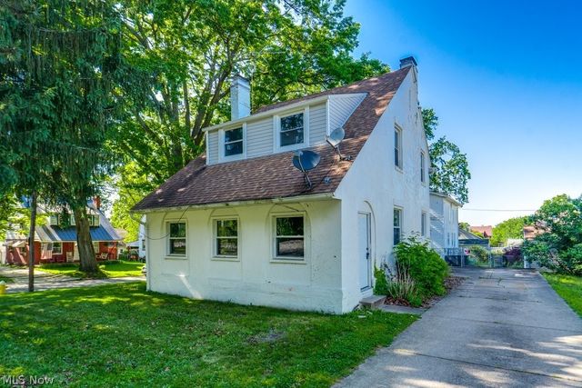 1886 Hillside Terrace, Akron, OH 44305