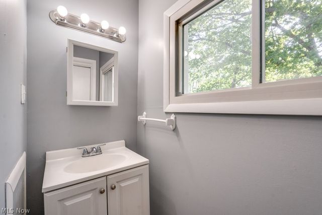 1886 Hillside Terrace, Akron, OH 44305