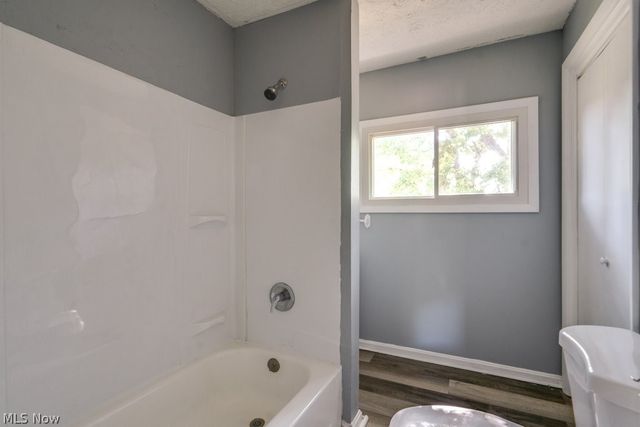 1886 Hillside Terrace, Akron, OH 44305