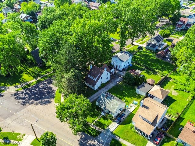 1886 Hillside Terrace, Akron, OH 44305
