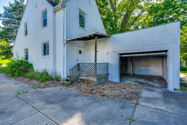 1886 Hillside Terrace, Akron, OH 44305