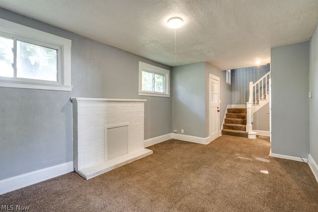 1886 Hillside Terrace, Akron, OH 44305