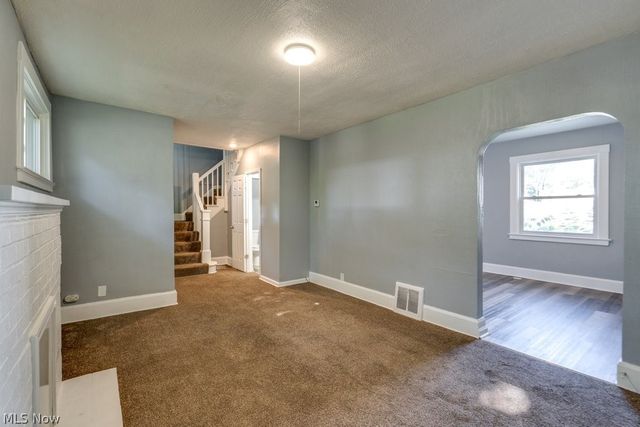 1886 Hillside Terrace, Akron, OH 44305