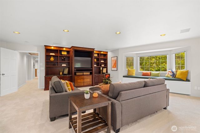 21520 SE 13th Place, Sammamish, WA 98075