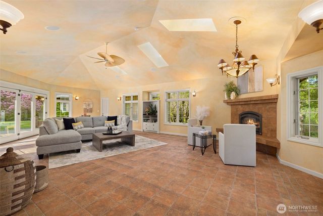 21520 SE 13th Place, Sammamish, WA 98075