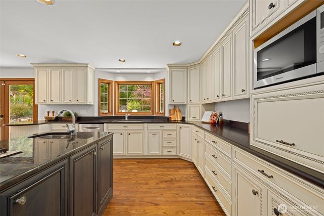 21520 SE 13th Place, Sammamish, WA 98075