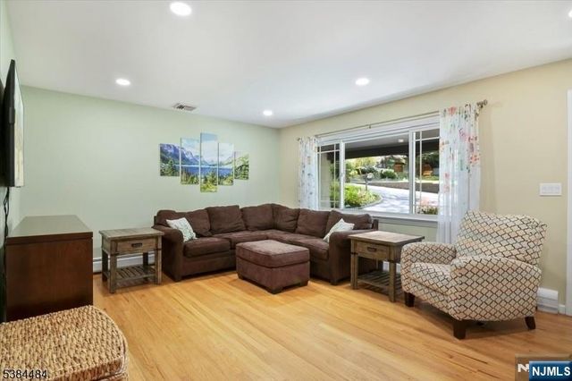 15 Upper High Crest Drive, West Milford, NJ 07480