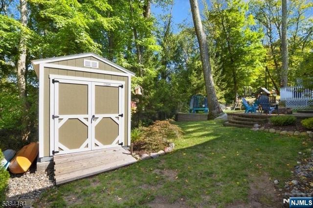 15 Upper High Crest Drive, West Milford, NJ 07480