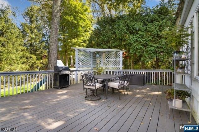 15 Upper High Crest Drive, West Milford, NJ 07480