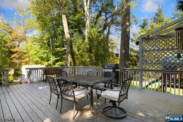 15 Upper High Crest Drive, West Milford, NJ 07480