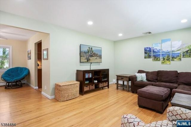 15 Upper High Crest Drive, West Milford, NJ 07480
