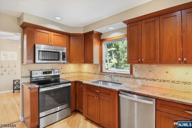 15 Upper High Crest Drive, West Milford, NJ 07480