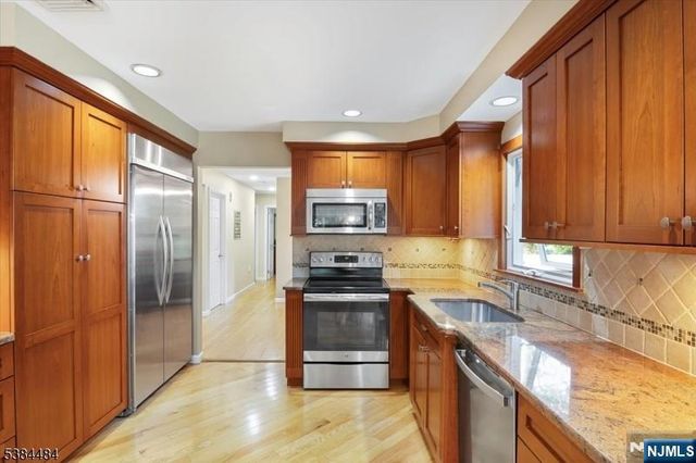 15 Upper High Crest Drive, West Milford, NJ 07480