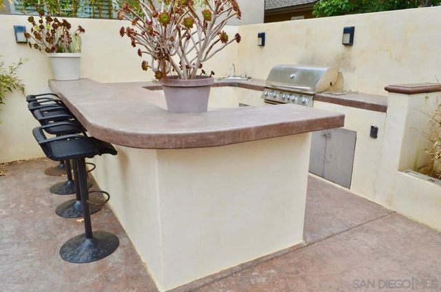 1235 Neptune Ave, Encinitas, CA 92024