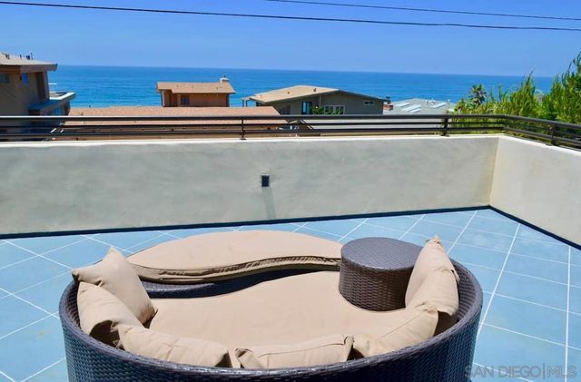 1235 Neptune Ave, Encinitas, CA 92024