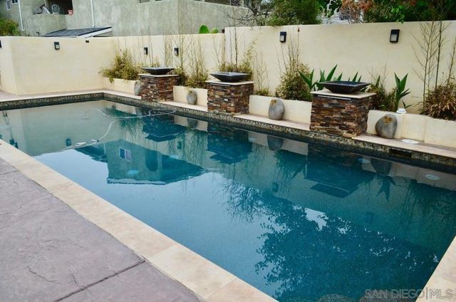 1235 Neptune Ave, Encinitas, CA 92024