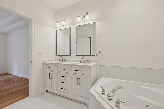 6 Afra Dr 6, Shrewsbury, MA 01545
