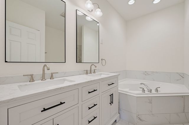 6 Afra Dr 6, Shrewsbury, MA 01545