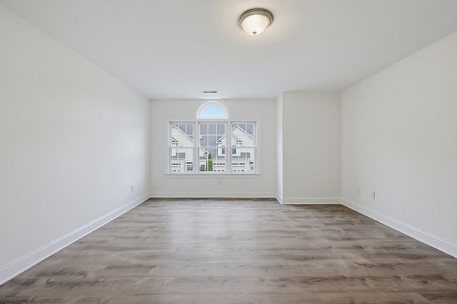 6 Afra Dr 6, Shrewsbury, MA 01545