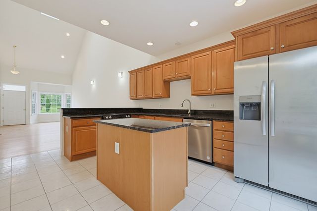 6 Afra Dr 6, Shrewsbury, MA 01545