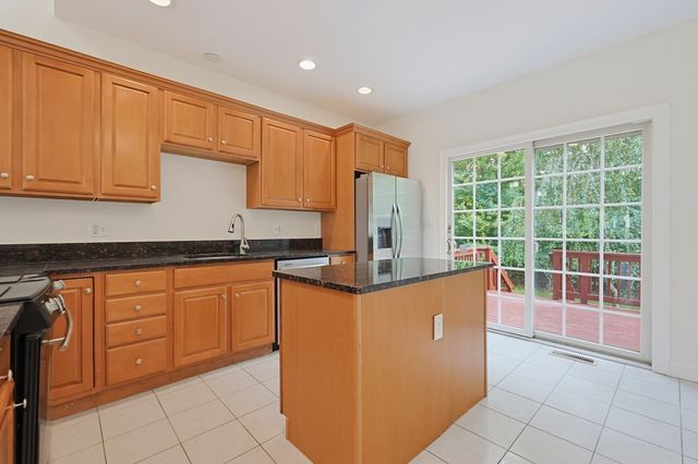 6 Afra Dr 6, Shrewsbury, MA 01545