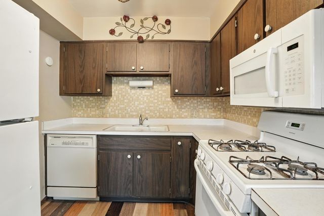 18205 Hart Drive 2B, Homewood, IL 60430
