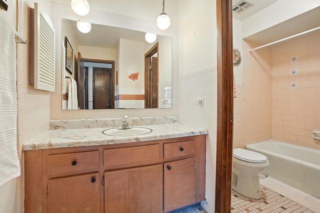 18205 Hart Drive 2B, Homewood, IL 60430