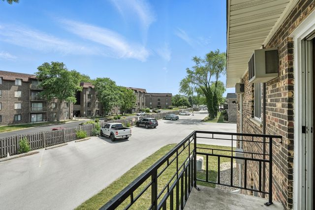 18205 Hart Drive 2B, Homewood, IL 60430