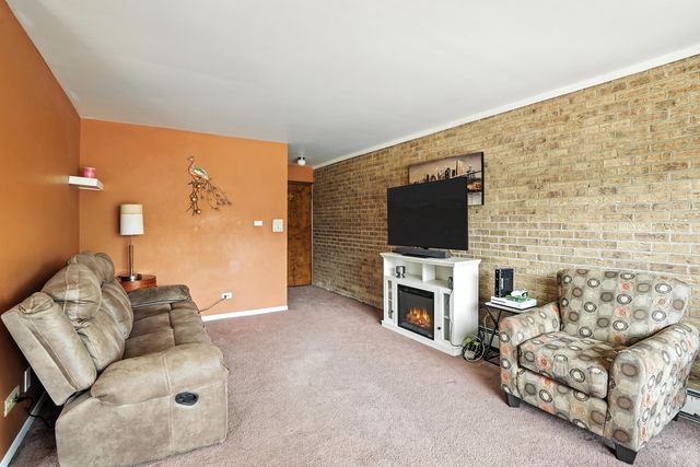 18205 Hart Drive 2B, Homewood, IL 60430