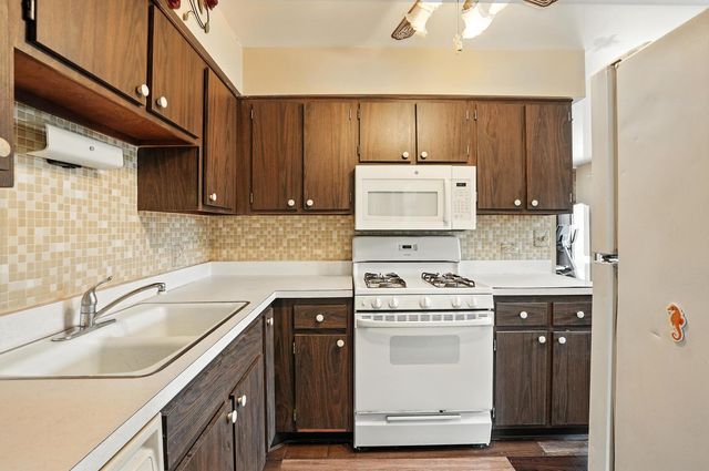 18205 Hart Drive 2B, Homewood, IL 60430