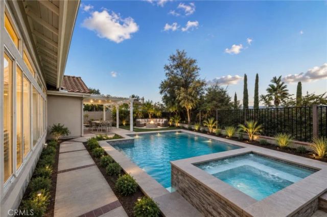 32012 Paseo Parallon, Temecula, CA 92592