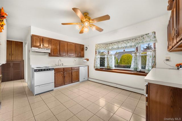 60 Flamingo Road, Levittown, NY 11756