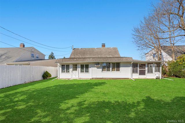 60 Flamingo Road, Levittown, NY 11756