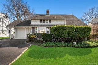 60 Flamingo Road, Levittown, NY 11756