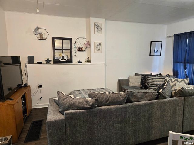 564 S MAIN Street, Canton, IL 61520