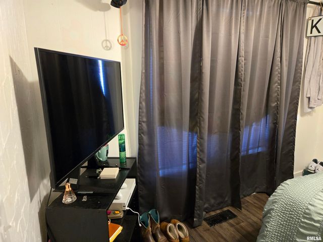 564 S MAIN Street, Canton, IL 61520