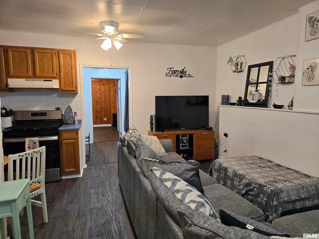 564 S MAIN Street, Canton, IL 61520