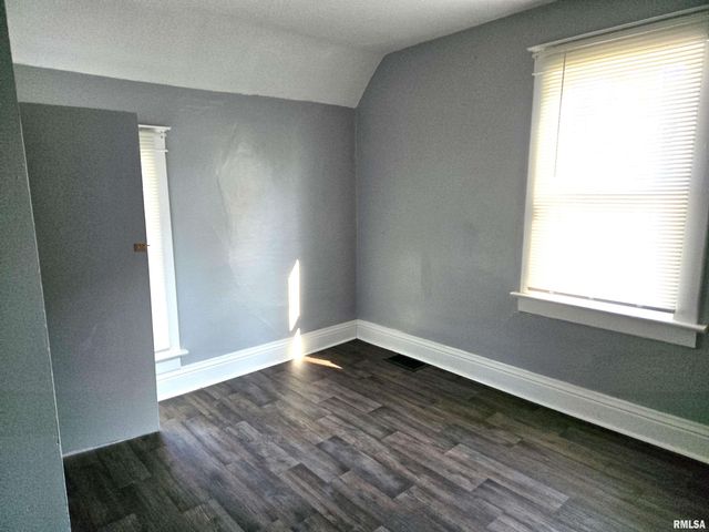 564 S MAIN Street, Canton, IL 61520