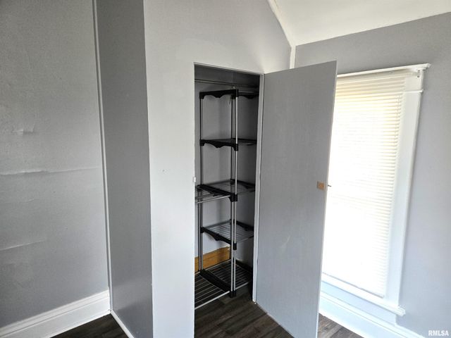 564 S MAIN Street, Canton, IL 61520